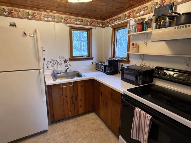6750 W RIDGE Road, Fairview, PA 16415