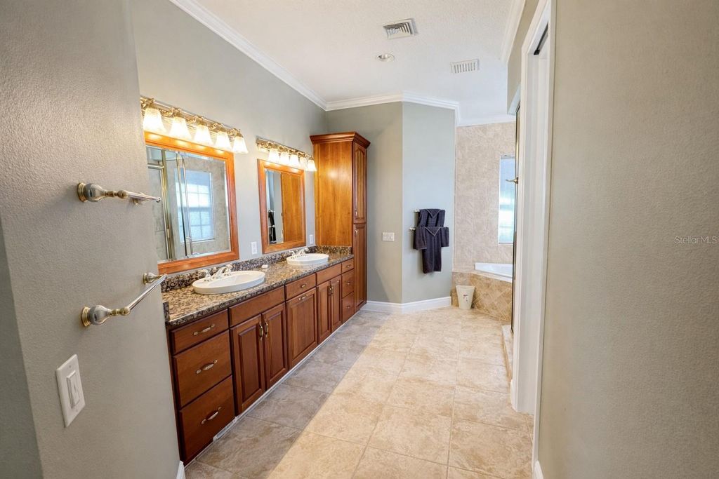 Image 19 of property listing at 39545 HARBOR HILLS BOULEVARD, Lady Lake, FL 32159