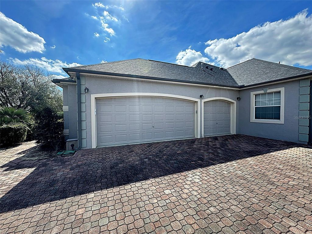 Image 31 of property listing at 39545 HARBOR HILLS BOULEVARD, Lady Lake, FL 32159