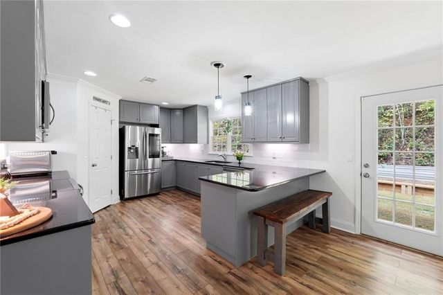 45 Wolf Ridge Trail NE, White, GA 30184