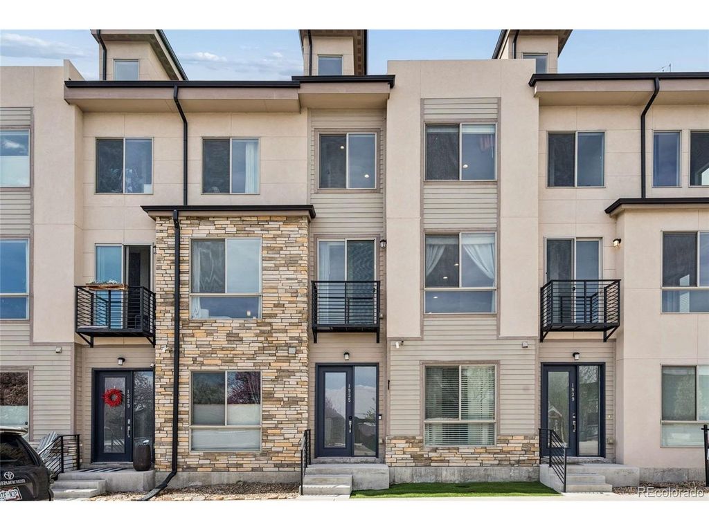 1935 Eaton St, Lakewood, CO 80214