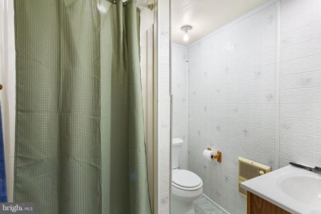 5226 WESTBROOK DR, Clifton Heights, PA 19018