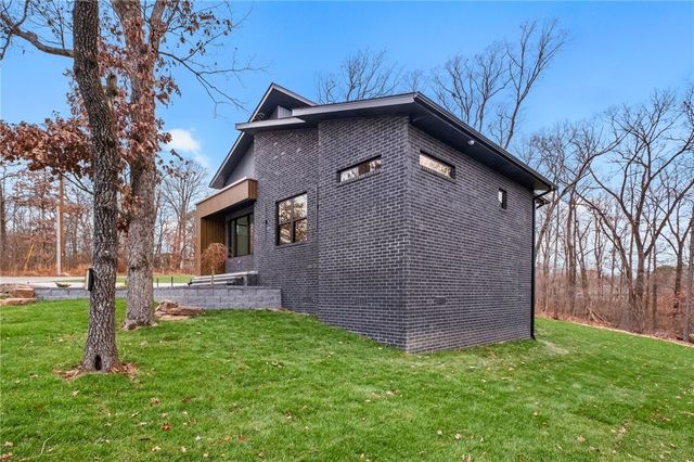 5 Ayton Lane, Bella Vista, AR 72714