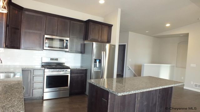 5618 DAYTON DR, Cheyenne, WY 82009