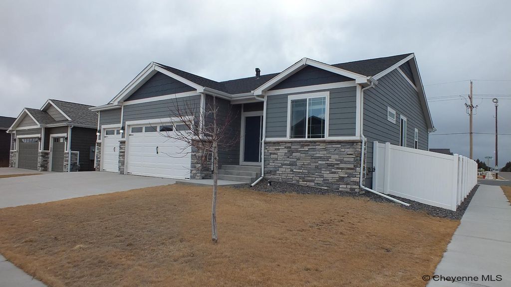 5618 DAYTON DR, Cheyenne, WY 82009