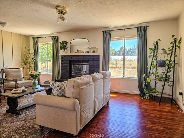 9995 Smoke Tree, Hesperia, CA 92344