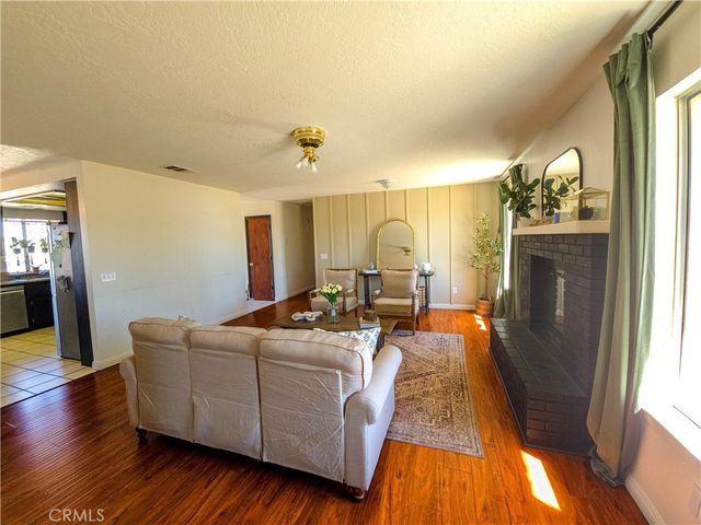9995 Smoke Tree, Hesperia, CA 92344