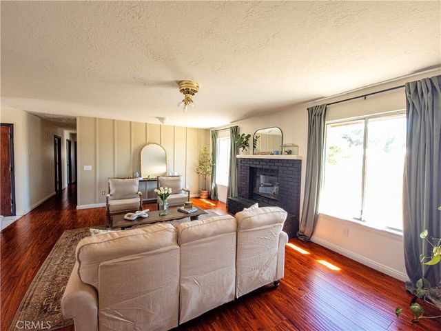 9995 Smoke Tree, Hesperia, CA 92344
