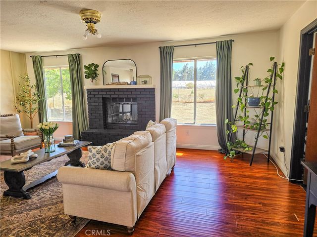 9995 Smoke Tree, Hesperia, CA 92344