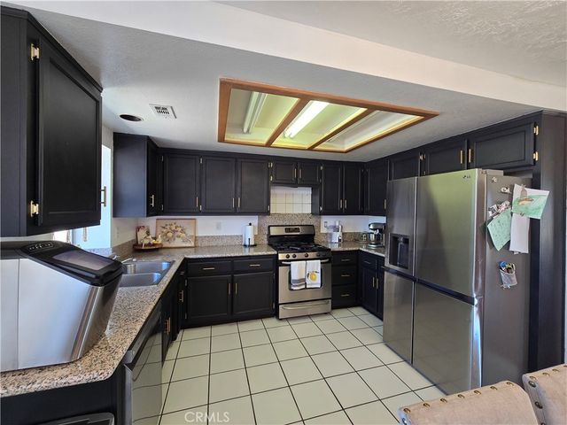 9995 Smoke Tree, Hesperia, CA 92344