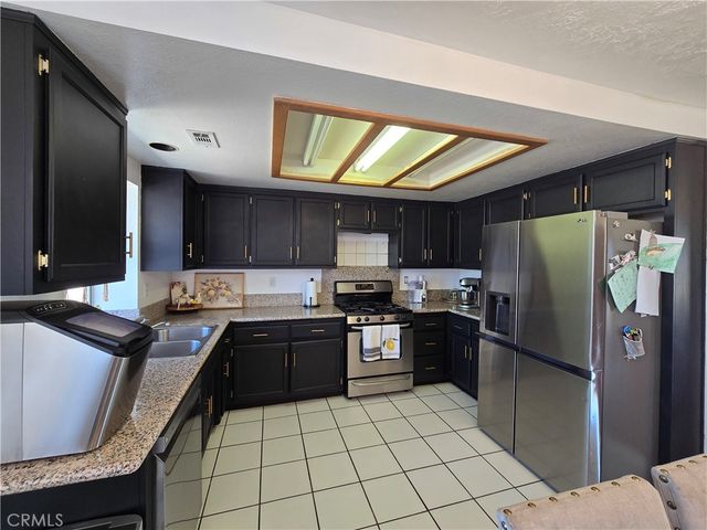 9995 Smoke Tree, Hesperia, CA 92344