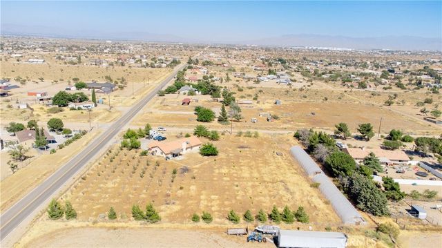 9995 Smoke Tree, Hesperia, CA 92344