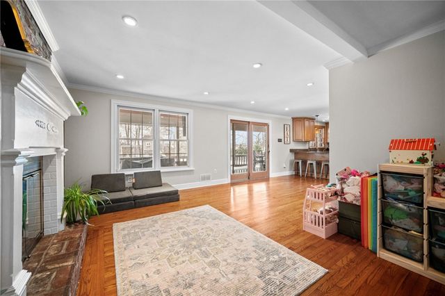 5783 Glen Ora Dr, Bethel Park, PA 15102