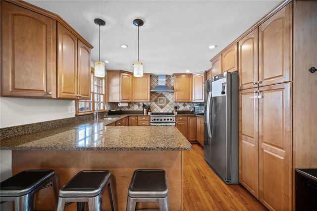 5783 Glen Ora Dr, Bethel Park, PA 15102