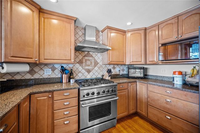 5783 Glen Ora Dr, Bethel Park, PA 15102