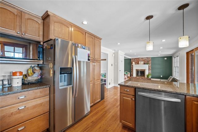 5783 Glen Ora Dr, Bethel Park, PA 15102