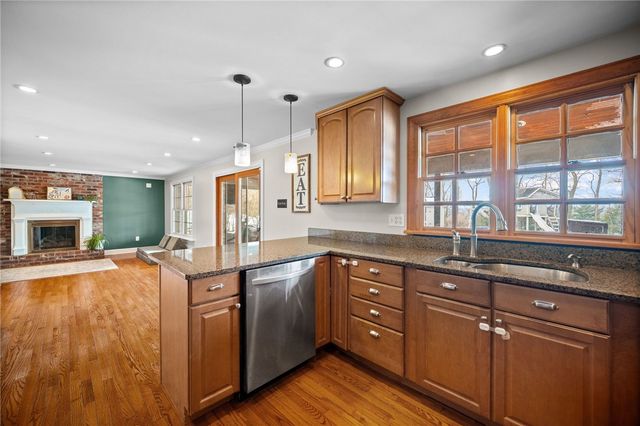 5783 Glen Ora Dr, Bethel Park, PA 15102