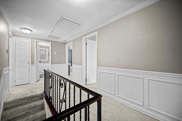 5783 Glen Ora Dr, Bethel Park, PA 15102