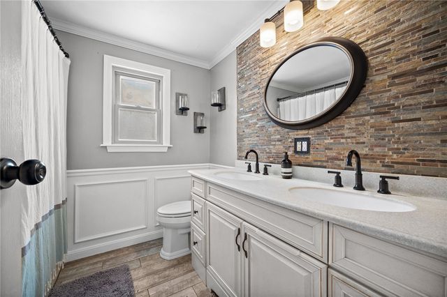 5783 Glen Ora Dr, Bethel Park, PA 15102