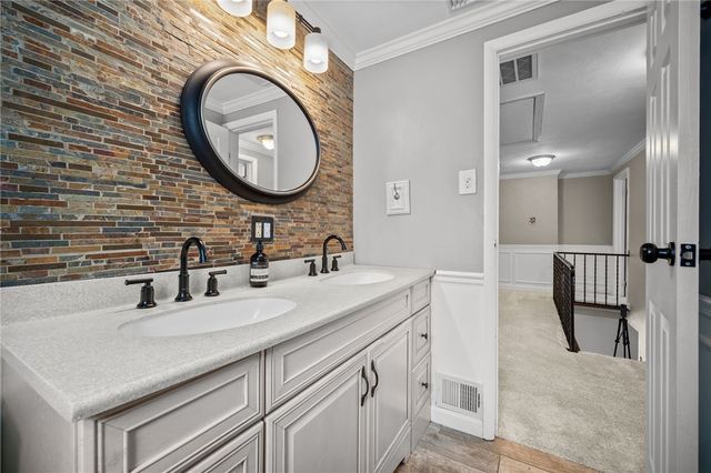 5783 Glen Ora Dr, Bethel Park, PA 15102