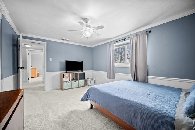 5783 Glen Ora Dr, Bethel Park, PA 15102