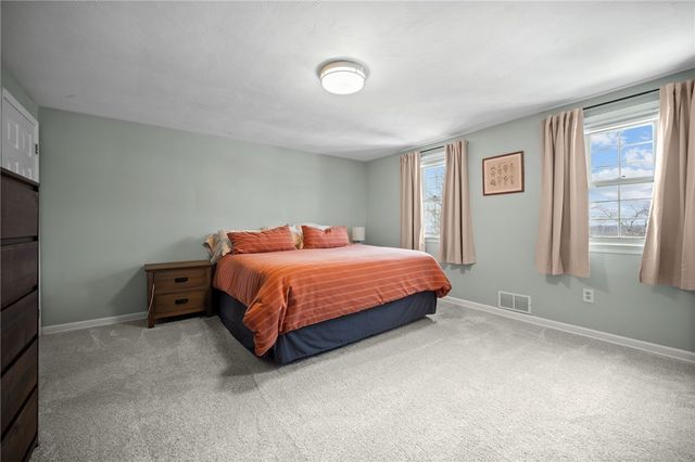 5783 Glen Ora Dr, Bethel Park, PA 15102