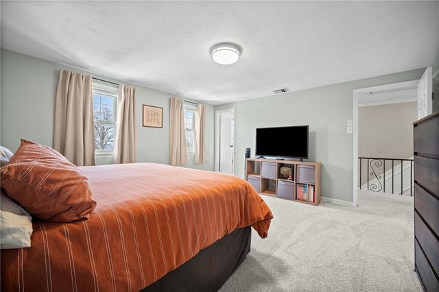 5783 Glen Ora Dr, Bethel Park, PA 15102