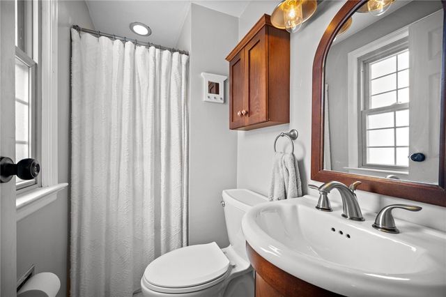 5783 Glen Ora Dr, Bethel Park, PA 15102