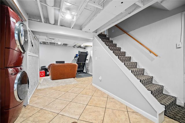 5783 Glen Ora Dr, Bethel Park, PA 15102