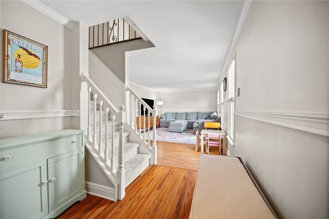 5783 Glen Ora Dr, Bethel Park, PA 15102