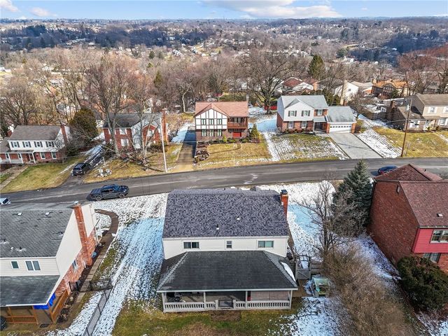 5783 Glen Ora Dr, Bethel Park, PA 15102