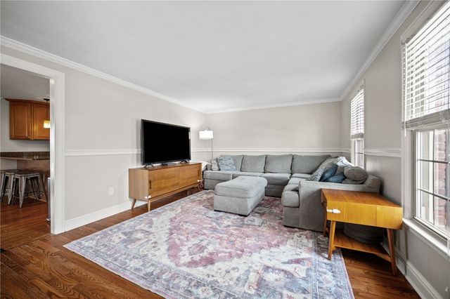 5783 Glen Ora Dr, Bethel Park, PA 15102