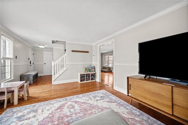 5783 Glen Ora Dr, Bethel Park, PA 15102