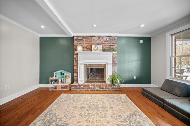 5783 Glen Ora Dr, Bethel Park, PA 15102