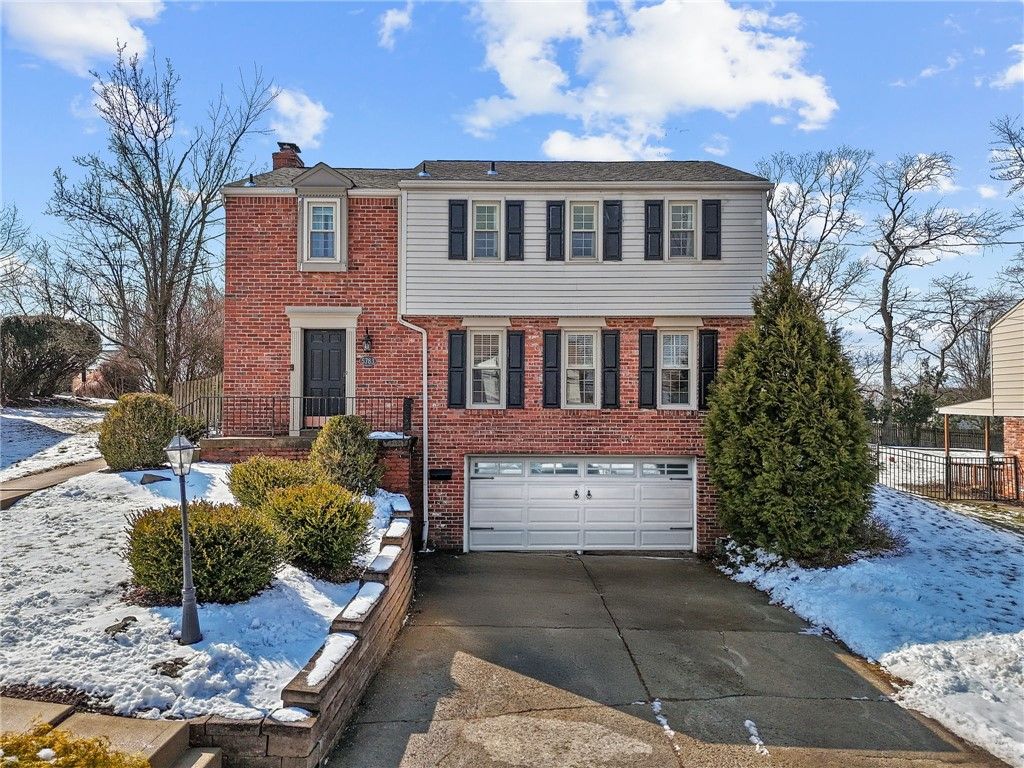 5783 Glen Ora Dr, Bethel Park, PA 15102