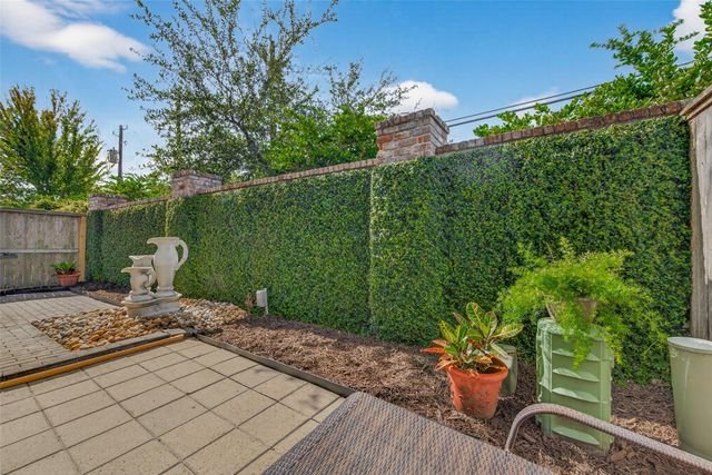 1607 W Rose Terrace Lane, Houston, TX 77055