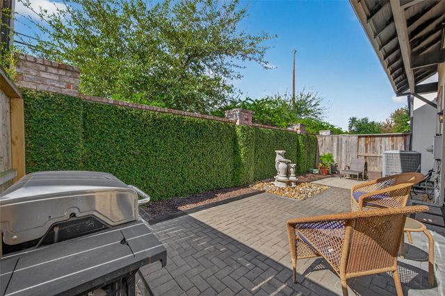 1607 W Rose Terrace Lane, Houston, TX 77055