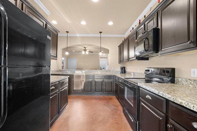 121 Armored Avenue, College Station, TX 77845