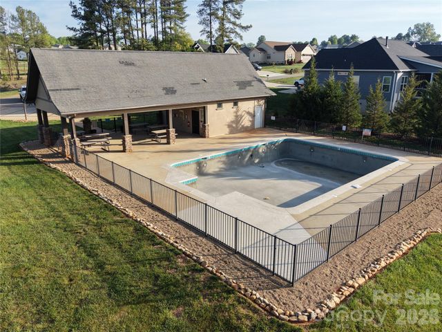 172 Staffordshire Drive, Statesville, NC 28625