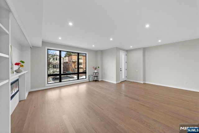 74 Liberty Place, Palisades Park, NJ 07650