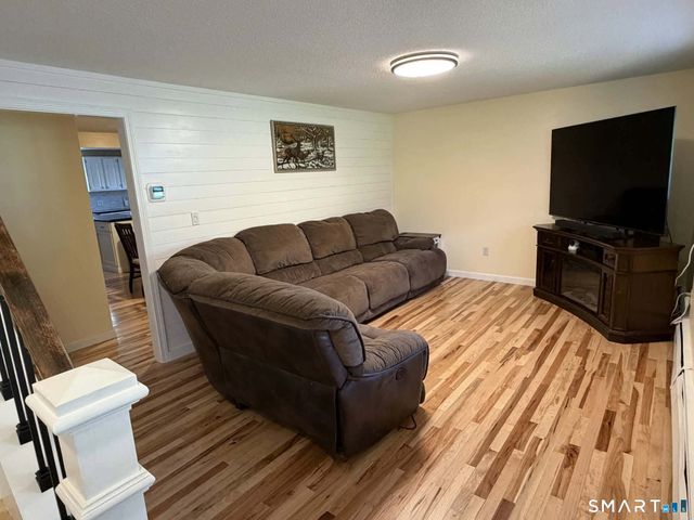 8 Plainview Drive, Plainfield, CT 06374