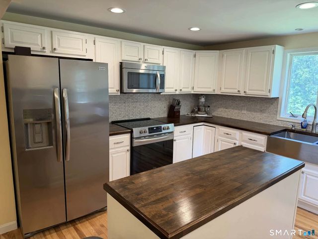 8 Plainview Drive, Plainfield, CT 06374