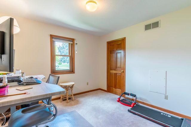 595 N Easton Dr, Angola, IN 46703