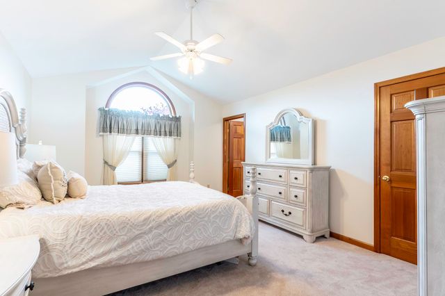 595 N Easton Dr, Angola, IN 46703