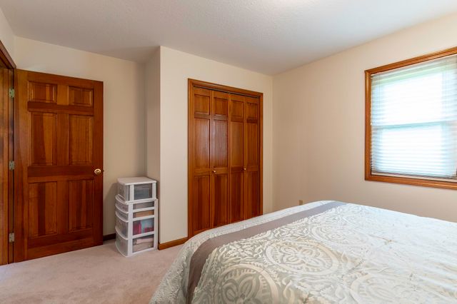595 N Easton Dr, Angola, IN 46703