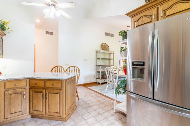 595 N Easton Dr, Angola, IN 46703
