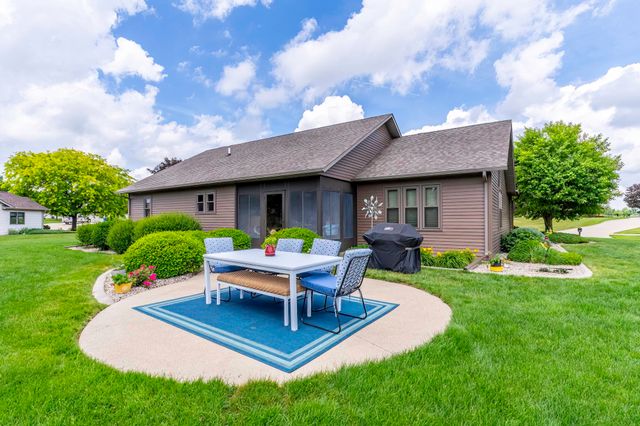 595 N Easton Dr, Angola, IN 46703