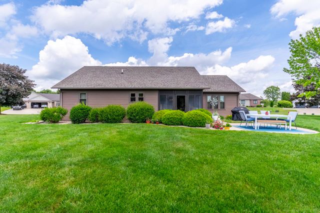 595 N Easton Dr, Angola, IN 46703