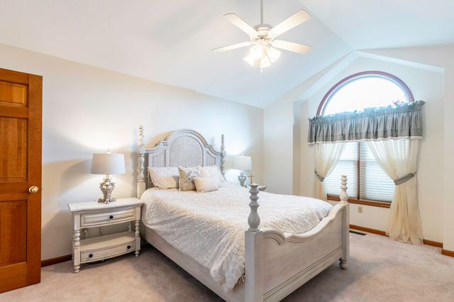 595 N Easton Dr, Angola, IN 46703