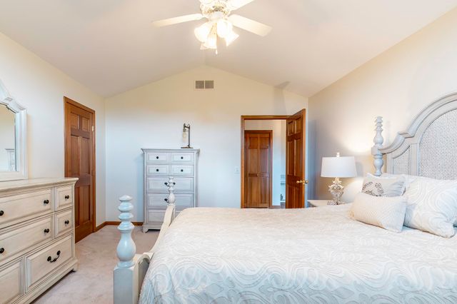 595 N Easton Dr, Angola, IN 46703